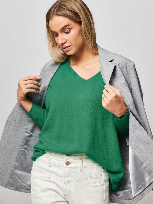 Ontdek de Camille cashmere super soft trui van Absolut Cashmere in de kleur groen bij Orangebag. Op werkdagen voor 21:45 besteld, morgen in huis.