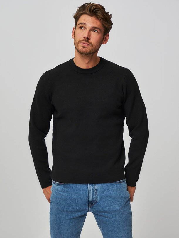 Ontdek de Gunan viscosemix super soft trui van Samsoe Samsoe in de kleur zwart bij Orangebag. Op werkdagen voor 21:45 besteld, morgen in huis.