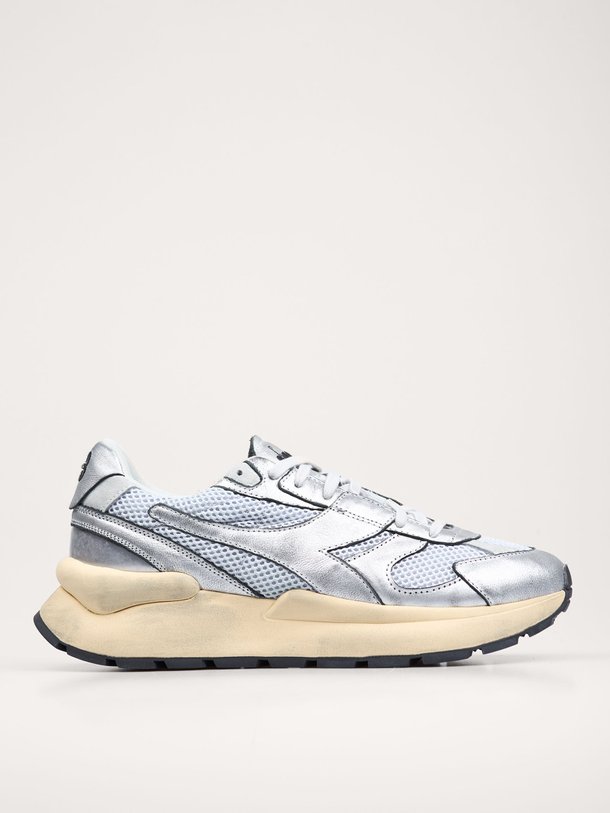 Ontdek de Mercury Elite lederen metallic sneakers van Diadora in de kleur zilverkleur bij Orangebag. Op werkdagen voor 21:45 besteld, morgen in huis.
