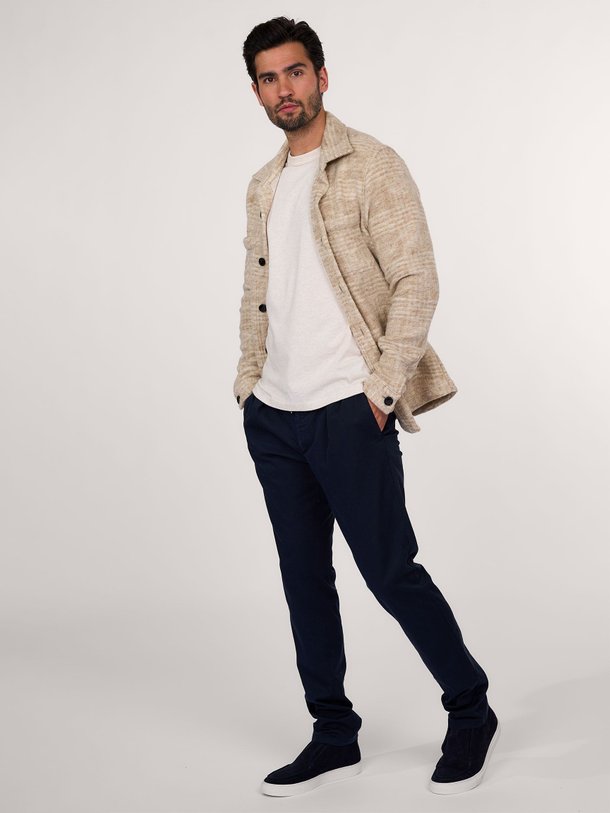 Ontdek de Wolmix geruit overshirt met structuur van Profuomo in de kleur zand bij Orangebag. Op werkdagen voor 21:45 besteld, morgen in huis.