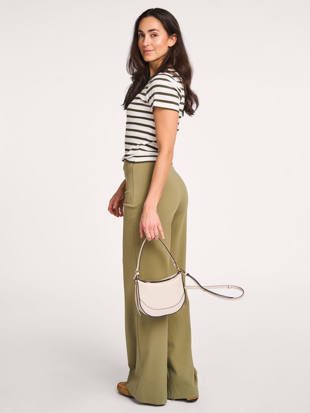 Ontdek de Before katoenmix broek van Drykorn in de kleur groen bij Orangebag. Op werkdagen voor 21:45 besteld, morgen in huis.