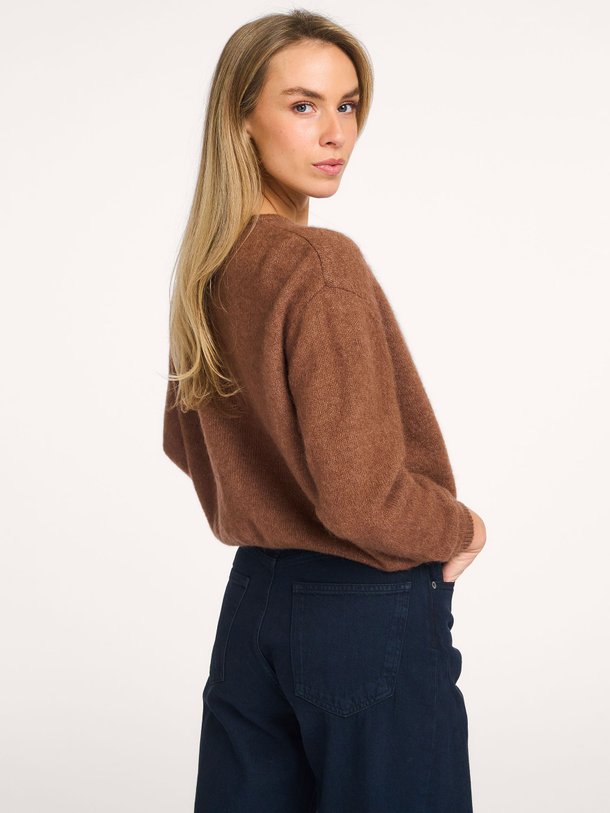 Ontdek de Vitow alpacamix vest van American Vintage in de kleur Bruin bij Orangebag. Op werkdagen voor 21:45 besteld, morgen in huis.