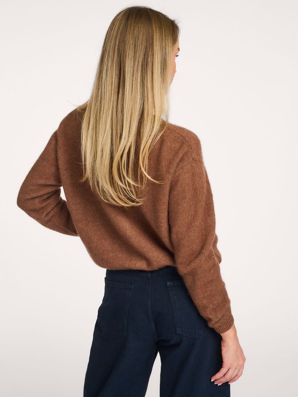 Ontdek de Vitow alpacamix vest van American Vintage in de kleur Bruin bij Orangebag. Op werkdagen voor 21:45 besteld, morgen in huis.