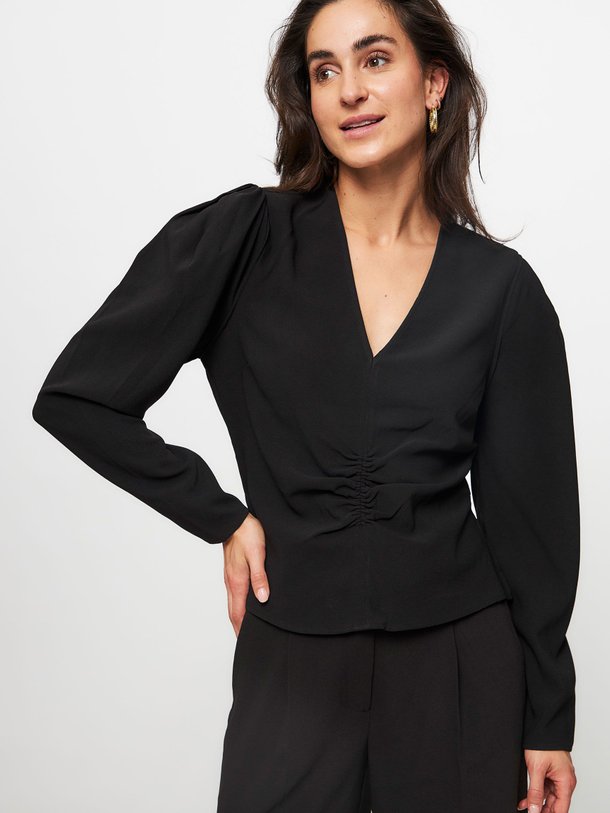 Ontdek de Zuri geweven top van Dante 6 in de kleur zwart bij Orangebag. Op werkdagen voor 21:45 besteld, morgen in huis.