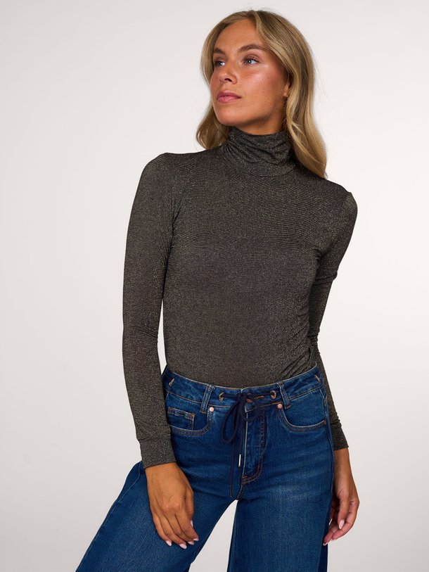 Ontdek de Vespace top met lurex van Louizon in de kleur zwart bij Orangebag. Op werkdagen voor 21:45 besteld, morgen in huis.