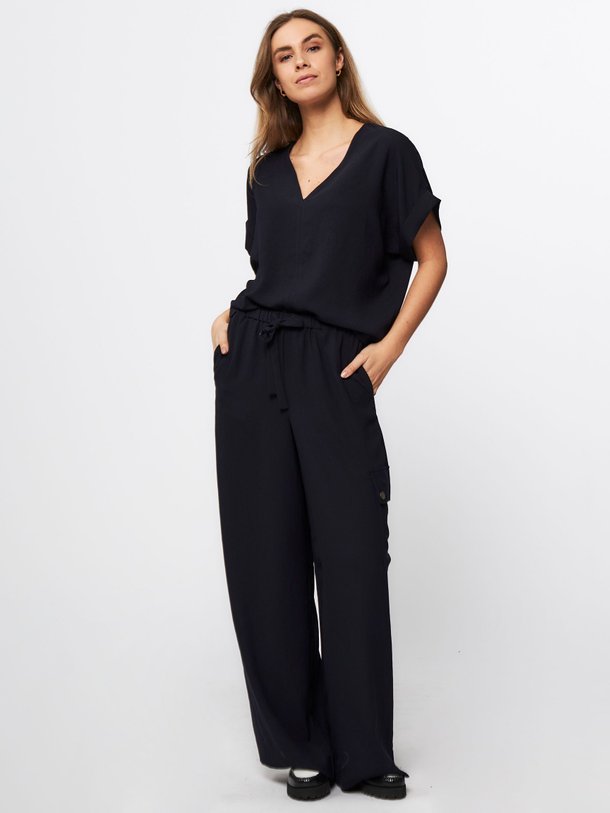 Ontdek de Geweven cargo broek van Zenggi in de kleur donkerblauw bij Orangebag. Op werkdagen voor 21:45 besteld, morgen in huis.