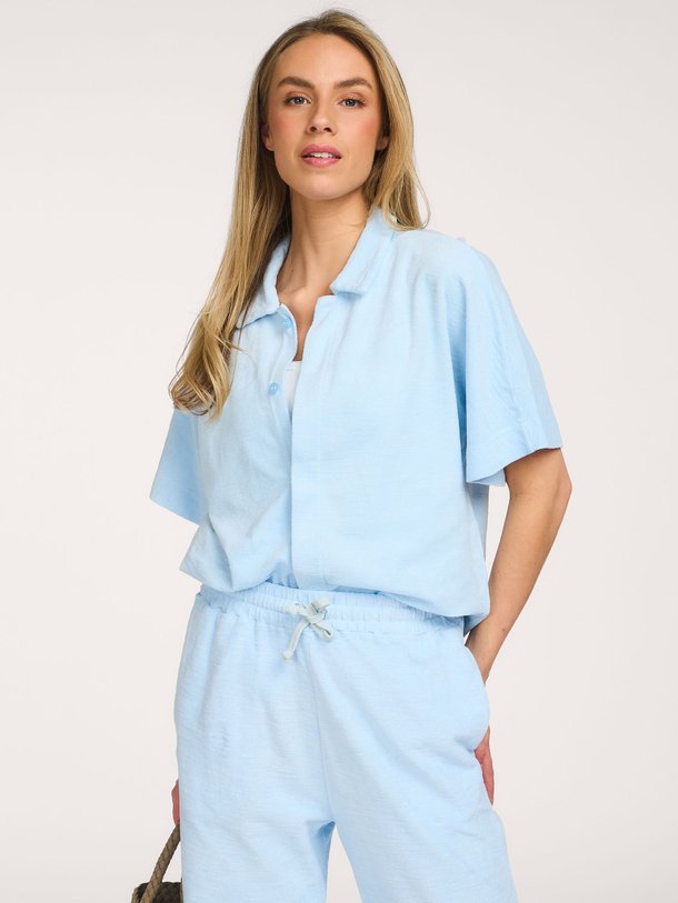 Ontdek de Katoenen badstof blouse van Speezys in de kleur Lichtblauw bij Orangebag. Op werkdagen voor 21:45 besteld, morgen in huis.