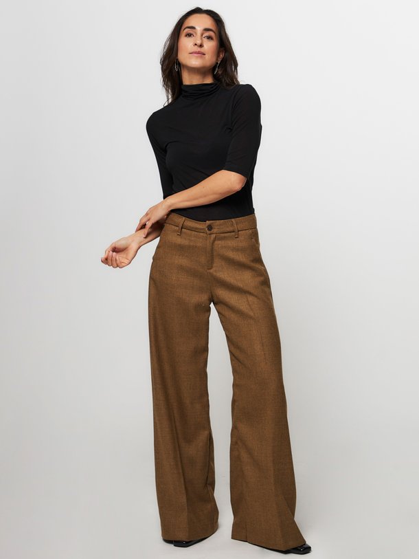 Ontdek de Konstantina viscosemix slub top van Alchemist in de kleur zwart bij Orangebag. Op werkdagen voor 21:45 besteld, morgen in huis.