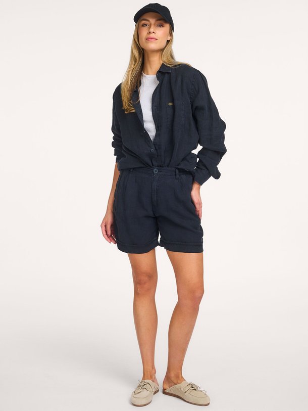 Ontdek de Saya linnen short van Lois in de kleur Donkerblauw bij Orangebag. Op werkdagen voor 21:45 besteld, morgen in huis.