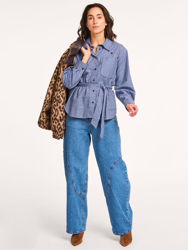 Ontdek de Matina organic cotton geruite blouse van Baum und Pferdgarten in de kleur Blauw bij Orangebag. Op werkdagen voor 21:45 besteld, morgen in huis.