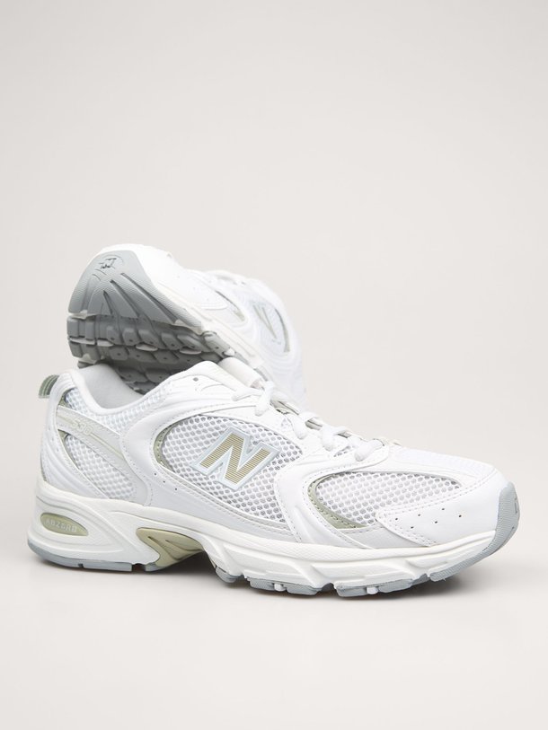 Ontdek de U530 lederen sneakers met mesh van New Balance in de kleur off-white bij Orangebag. Op werkdagen voor 21:45 besteld, morgen in huis.