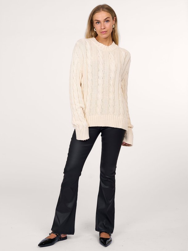 Ontdek de Raval leatherlook flared broek van Lois in de kleur zwart bij Orangebag. Op werkdagen voor 21:45 besteld, morgen in huis.