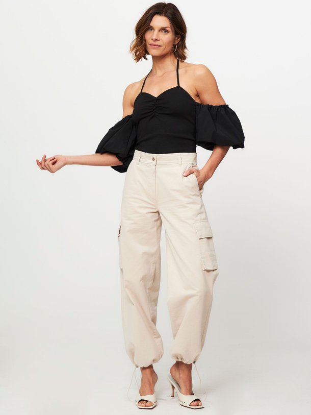 Ontdek de Brigitta viscosemix off shoulder top van Gestuz in de kleur zwart bij Orangebag. Op werkdagen voor 21:45 besteld, morgen in huis.