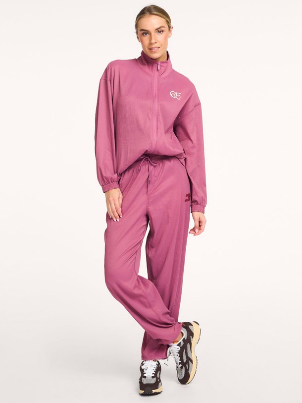 Ontdek de Dyffow geweven sportbroek van American Vintage in de kleur Oud roze bij Orangebag. Op werkdagen voor 21:45 besteld, morgen in huis.