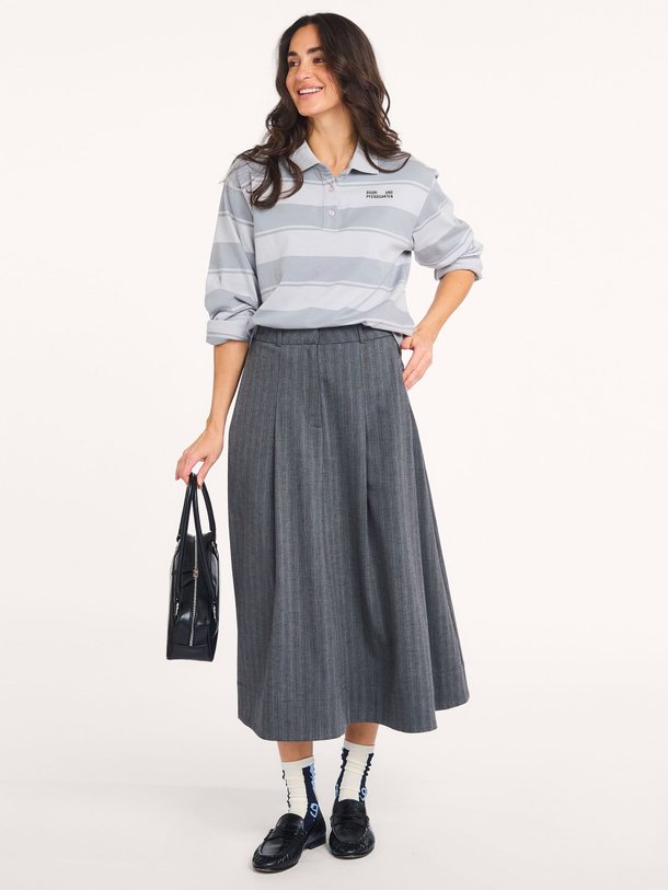 Ontdek de Sabrinna wolmix rok van Baum und Pferdgarten in de kleur Grijs bij Orangebag. Op werkdagen voor 21:45 besteld, morgen in huis.