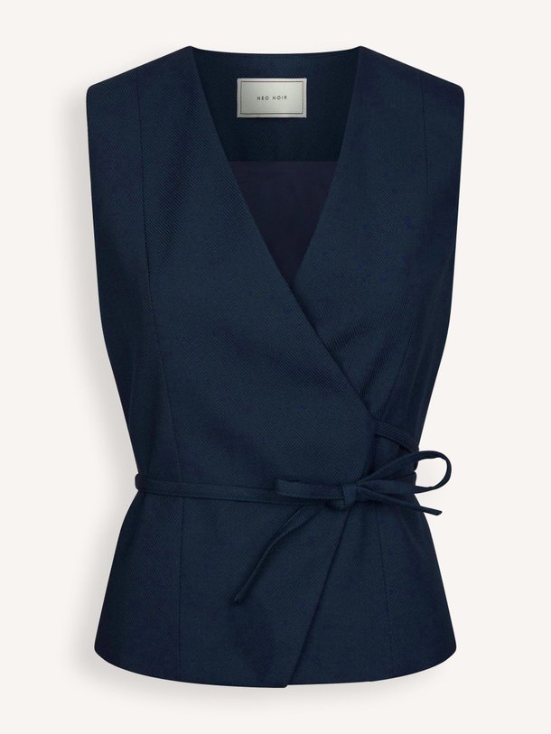 Ontdek de Samara viscosemix gilet van Neo Noir in de kleur Donkerblauw bij Orangebag. Op werkdagen voor 21:45 besteld, morgen in huis.