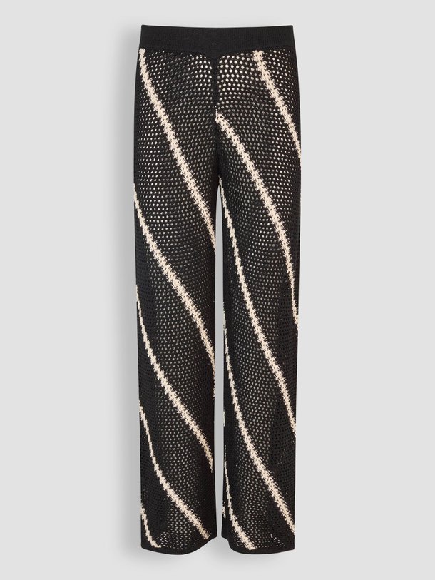 Ontdek de Saisha katoenen broek met dessin van Samsoe Samsoe in de kleur zwart bij Orangebag. Op werkdagen voor 21:45 besteld, morgen in huis.