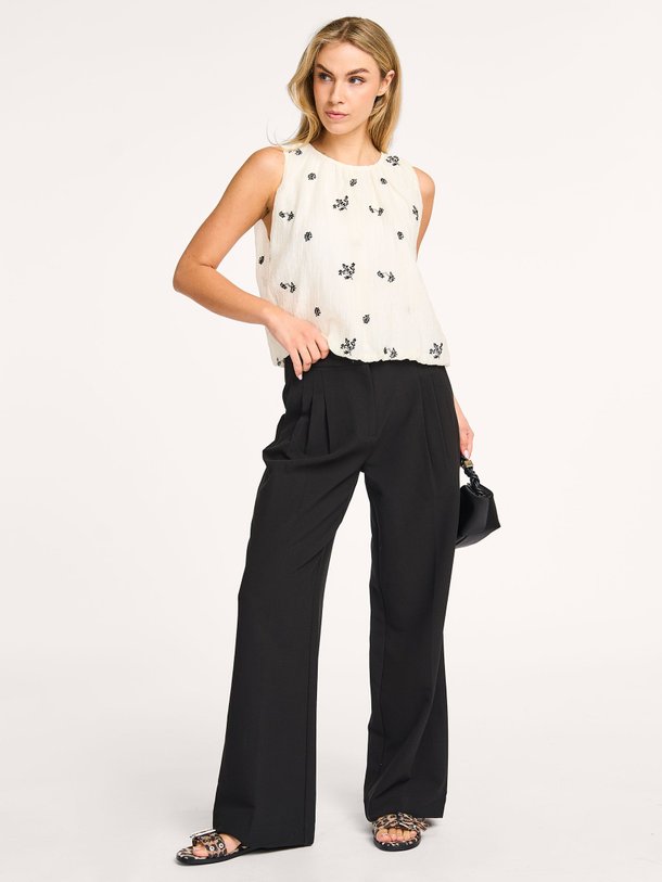 Ontdek de Colleen lyocell/katoenmix top met borduursel van Co'Couture in de kleur off-white bij Orangebag. Op werkdagen voor 21:45 besteld, morgen in huis.