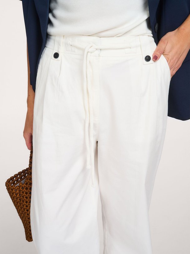 Ontdek de Katoenmix broek van Yaya in de kleur Off-white bij Orangebag. Op werkdagen voor 21:45 besteld, morgen in huis.