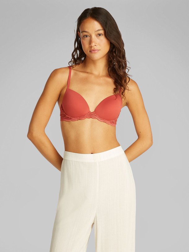 Ontdek de Voorgevormde beha met kant van Calvin Klein in de kleur steenrood bij Orangebag. Op werkdagen voor 21:45 besteld, morgen in huis.