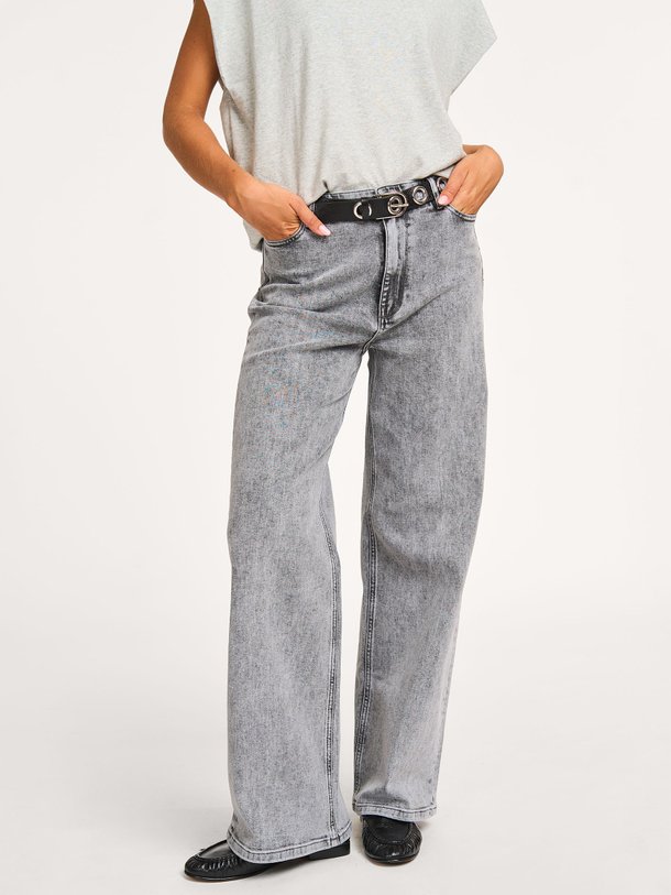 Ontdek de lina high waist wide leg jeans van By-Bar in de kleur grijs bij Orangebag. Op werkdagen voor 21:45 besteld, morgen in huis.