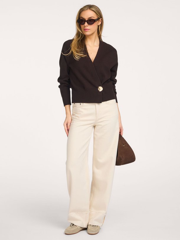 Ontdek de Saria viscosemix vest van Second Female in de kleur Donkerbruin bij Orangebag. Op werkdagen voor 21:45 besteld, morgen in huis.