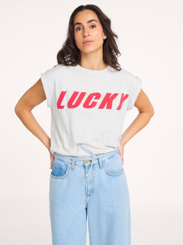 Ontdek de Tobi organic cotton top met print van By-Bar in de kleur Lichtgrijs bij Orangebag. Op werkdagen voor 21:45 besteld, morgen in huis.