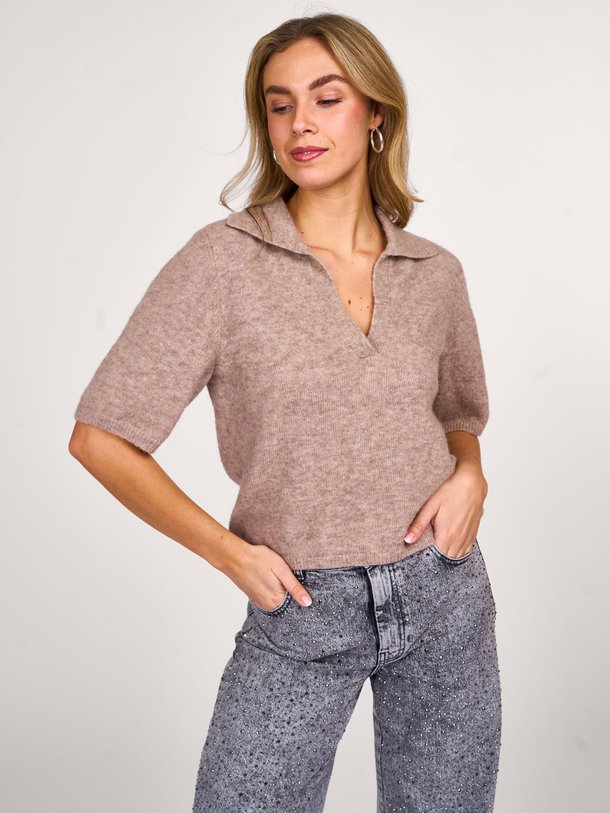 Ontdek de Alpha alpacamix gemêleerde polo trui van Gestuz in de kleur zand bij Orangebag. Op werkdagen voor 21:45 besteld, morgen in huis.