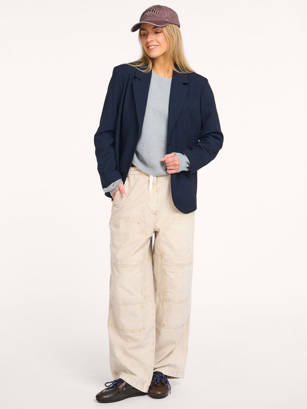 Ontdek de Valenti viscosemix gestreepte blazer van Bellerose in de kleur Donkerblauw bij Orangebag. Op werkdagen voor 21:45 besteld, morgen in huis.