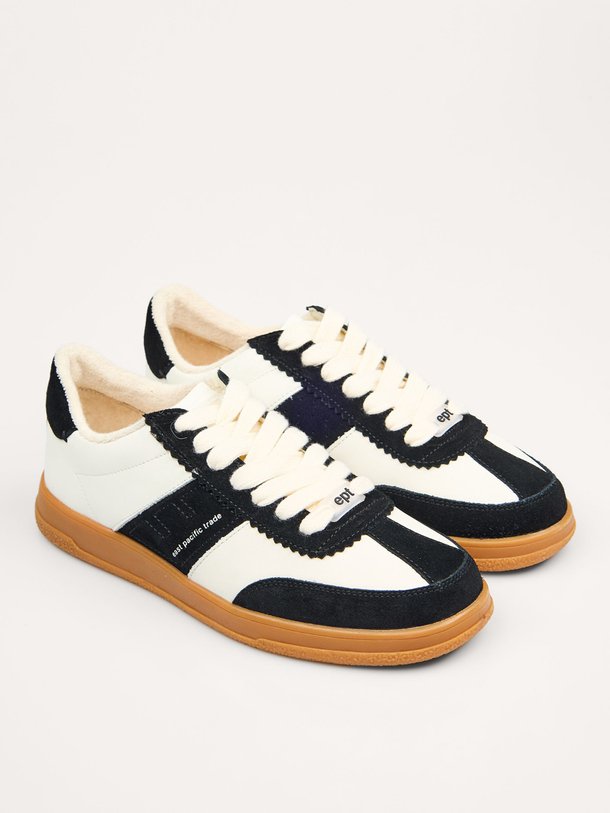 Ontdek de Santos lederen sneakers van East Pacific Trade in de kleur Zwart bij Orangebag. Op werkdagen voor 21:45 besteld, morgen in huis.