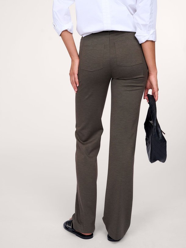 Ontdek de Bet viscosemix pantalon van Drykorn in de kleur donkergroen bij Orangebag. Op werkdagen voor 21:45 besteld, morgen in huis.