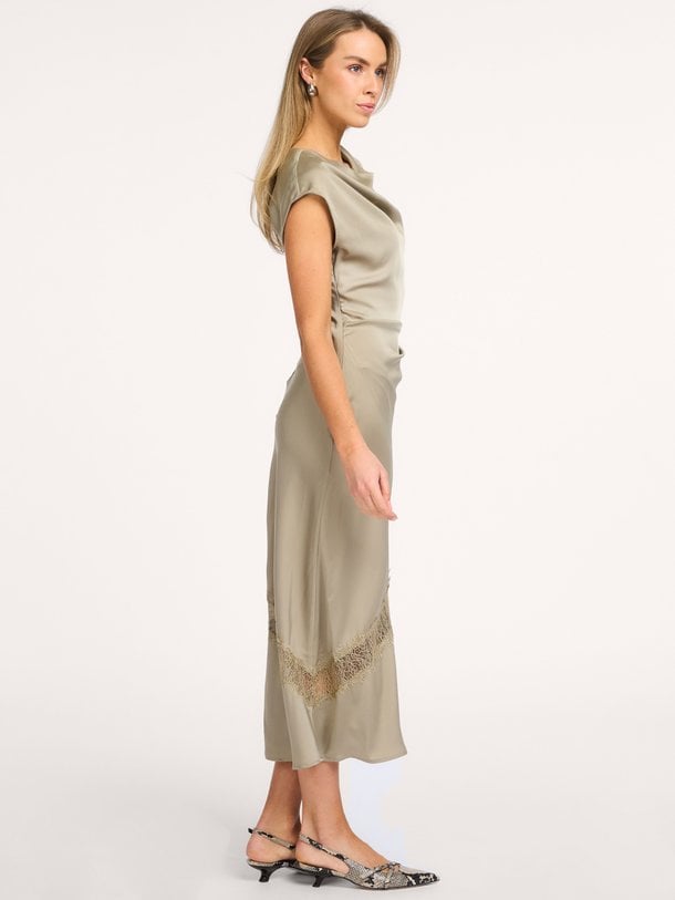 Ontdek de Tailormd lace dress van Modstrom bij Orangebag. Op werkdagen voor 21:45 besteld, morgen in huis.