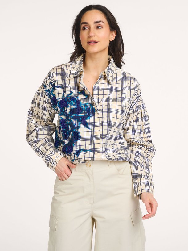 Ontdek de Jubilee katoenen geruite blouse van Essentiel Antwerp in de kleur Off-white bij Orangebag. Op werkdagen voor 21:45 besteld, morgen in huis.