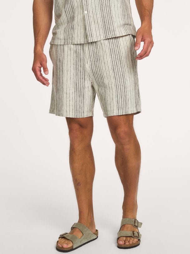 Ontdek de SAJABARI FLY SHORTS 14749 van Samsoe Samsoe bij Orangebag. Op werkdagen voor 21:45 besteld, morgen in huis.
