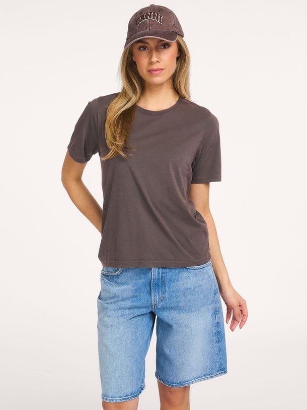Colorful Standard Organic cotton T-shirt - Bruingrijs Ontdek de Organic cotton T-shirt van Colorful Standard in de kleur Bruingrijs bij Orangebag. Op werkdagen voor 21:45 besteld, morgen in huis.