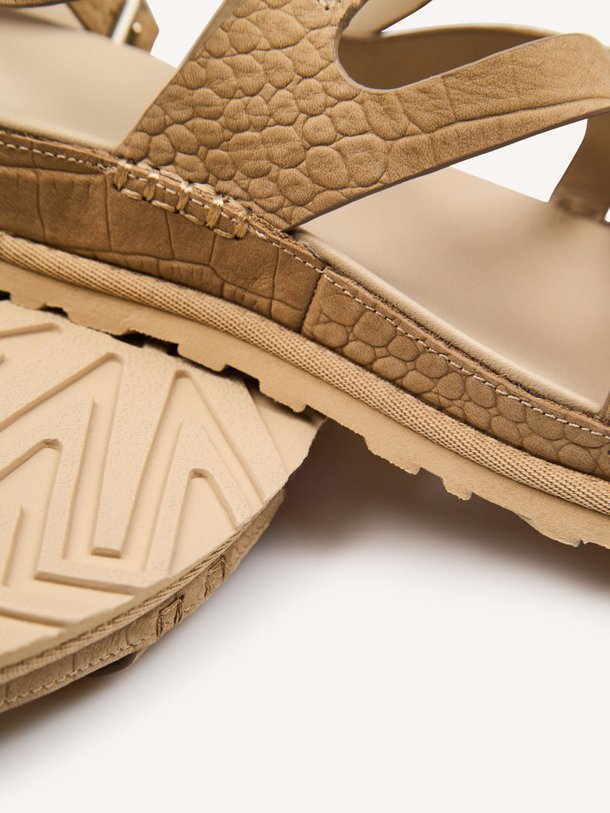 Ontdek de Goldengaze, nubuck sandalen van Ugg bij Orangebag. Op werkdagen voor 21:45 besteld, morgen in huis.