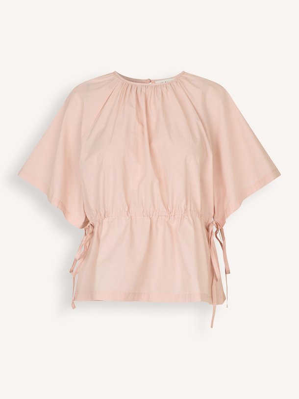 Ontdek de Vilbert organic cotton top van Modstrom in de kleur Lichtroze bij Orangebag. Op werkdagen voor 21:45 besteld, morgen in huis.
