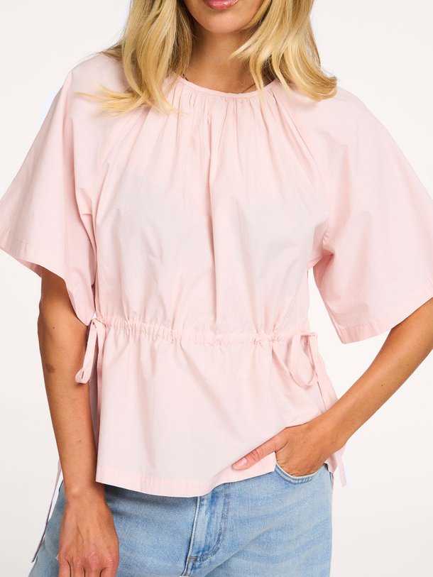 Ontdek de Vilbert organic cotton top van Modstrom in de kleur Lichtroze bij Orangebag. Op werkdagen voor 21:45 besteld, morgen in huis.