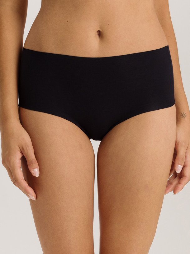 Ontdek de Maxi Briefs Katoenmix invisible hipster van Hanro in de kleur zwart bij Orangebag. Op werkdagen voor 21:45 besteld, morgen in huis.