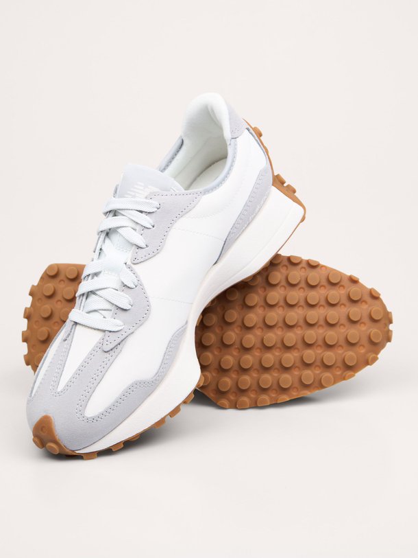 Ontdek de WS327 suède sneakers van New Balance in de kleur grijs bij Orangebag. Op werkdagen voor 21:45 besteld, morgen in huis.