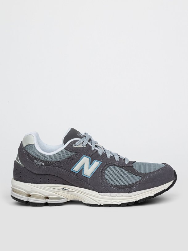 Ontdek de M2002 suède sneakers met mesh van New Balance in de kleur donkergrijs bij Orangebag. Op werkdagen voor 21:45 besteld, morgen in huis.