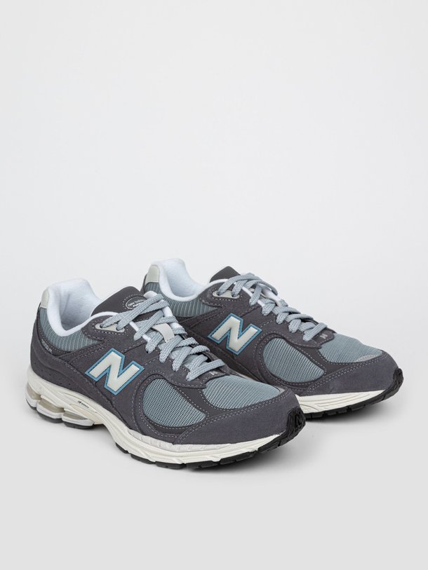 Ontdek de M2002 suède sneakers met mesh van New Balance in de kleur donkergrijs bij Orangebag. Op werkdagen voor 21:45 besteld, morgen in huis.