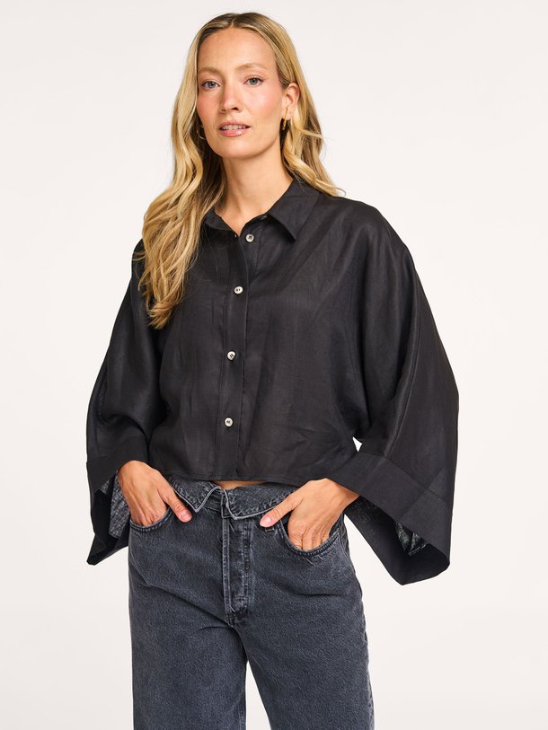 Ontdek de Linnen blouse van Greek Archaic Kori in de kleur zwart bij Orangebag. Op werkdagen voor 21:45 besteld, morgen in huis.