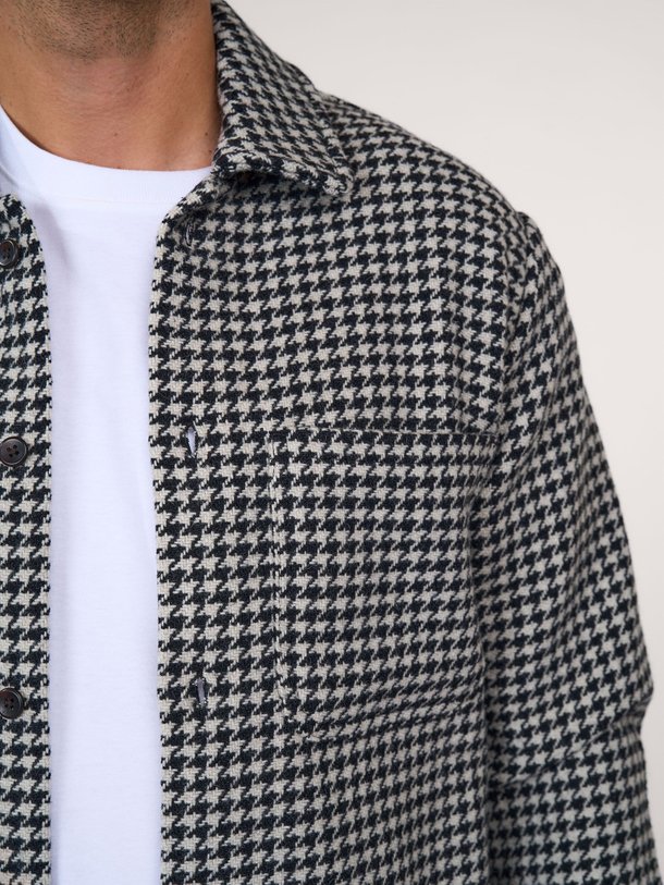 Ontdek de Milian wolmix overshirt met dessin van Les Deux in de kleur zwart bij Orangebag. Op werkdagen voor 21:45 besteld, morgen in huis.