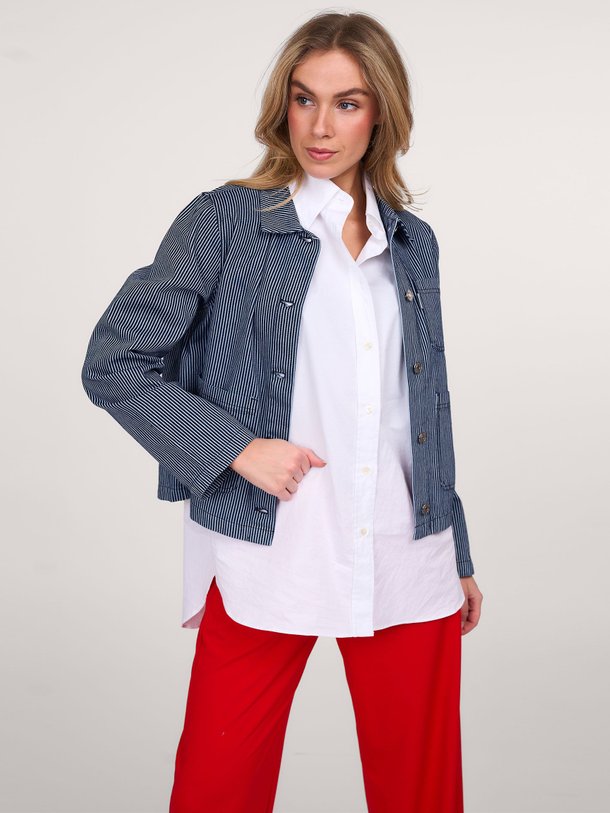 Ontdek de Magdalena denim gestreept jack van Modstrom in de kleur donkerblauw bij Orangebag. Op werkdagen voor 21:45 besteld, morgen in huis.