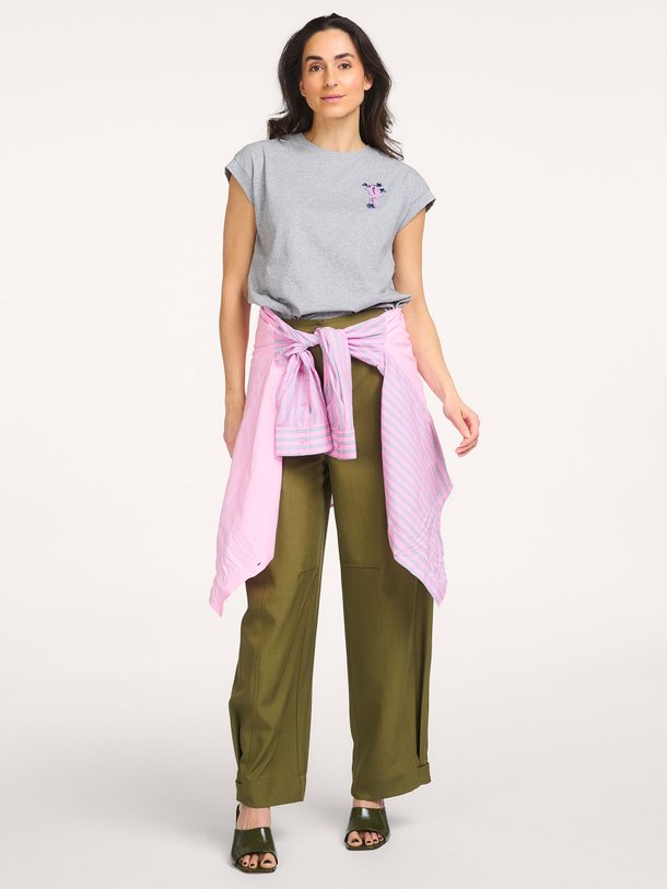 Ontdek de Jungala katoenen gemêleerd T-shirt van Essentiel Antwerp in de kleur Grijs bij Orangebag. Op werkdagen voor 21:45 besteld, morgen in huis.