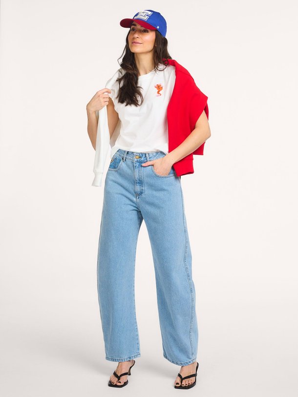 Ontdek de Jungala katoenen T-shirt van Essentiel Antwerp in de kleur Off-white bij Orangebag. Op werkdagen voor 21:45 besteld, morgen in huis.