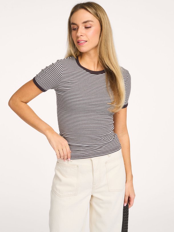 Samsoe Samsoe Salinas organic cotton mix T-shirt met strepen - Donkerbruin Ontdek de Salinas organic cotton mix T-shirt met strepen van Samsoe Samsoe in de kleur Donkerbruin bij Orangebag. Op werkdagen voor 21:45 besteld, morgen in huis.