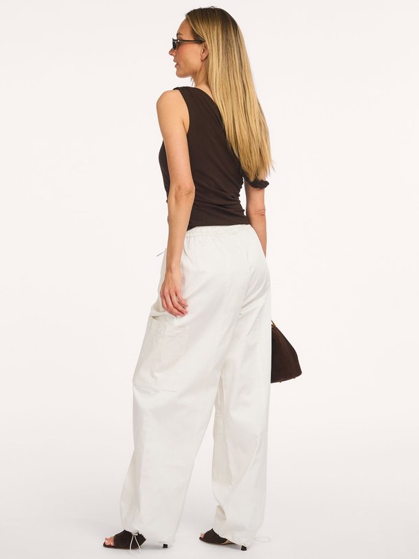 Ontdek de CMSHINEY-PANTS van Copenhagen Muse bij Orangebag. Op werkdagen voor 21:45 besteld, morgen in huis.