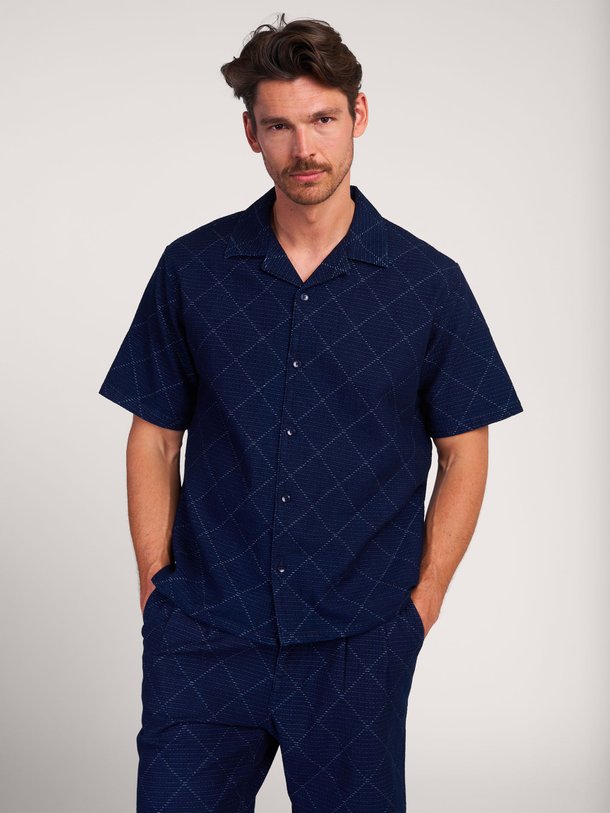 Ontdek de Katoenen overhemd met dessin van Denham in de kleur donkerblauw bij Orangebag. Op werkdagen voor 21:45 besteld, morgen in huis.